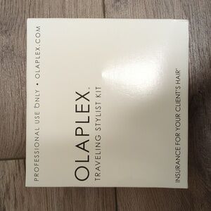OLAPLEX traveling stylist kit